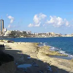 לינה וארוחת בוקר Maltese 3*