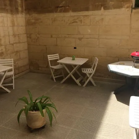 Couette-café Maltese 3*